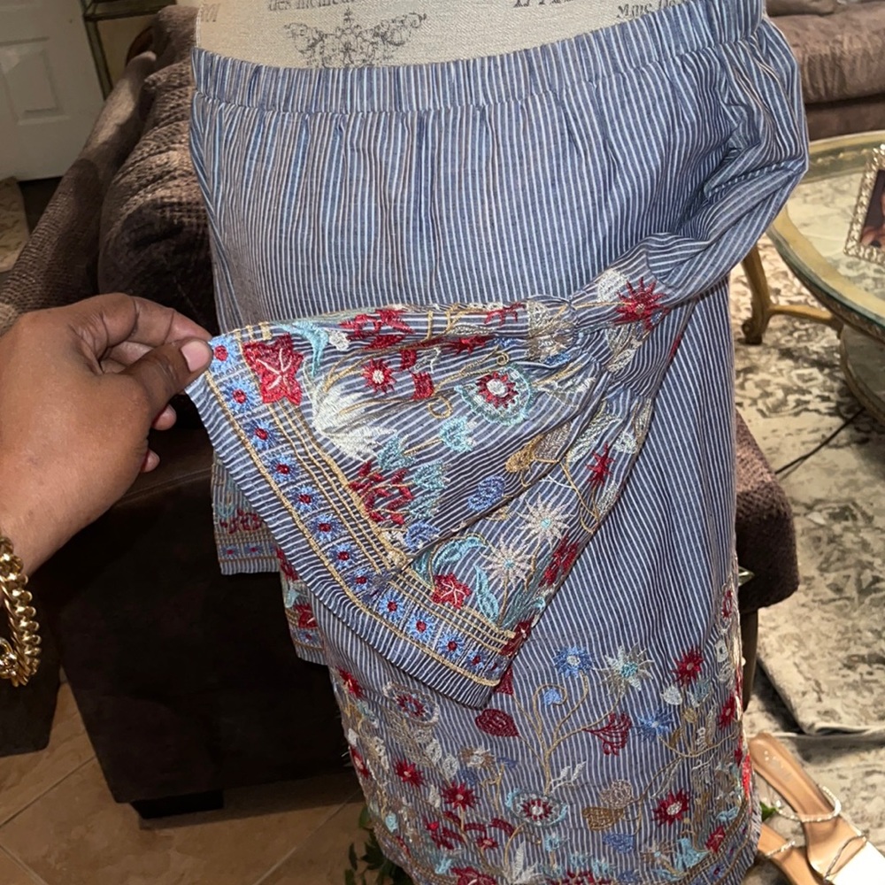 Off shoulder top, floral embroidery!!!